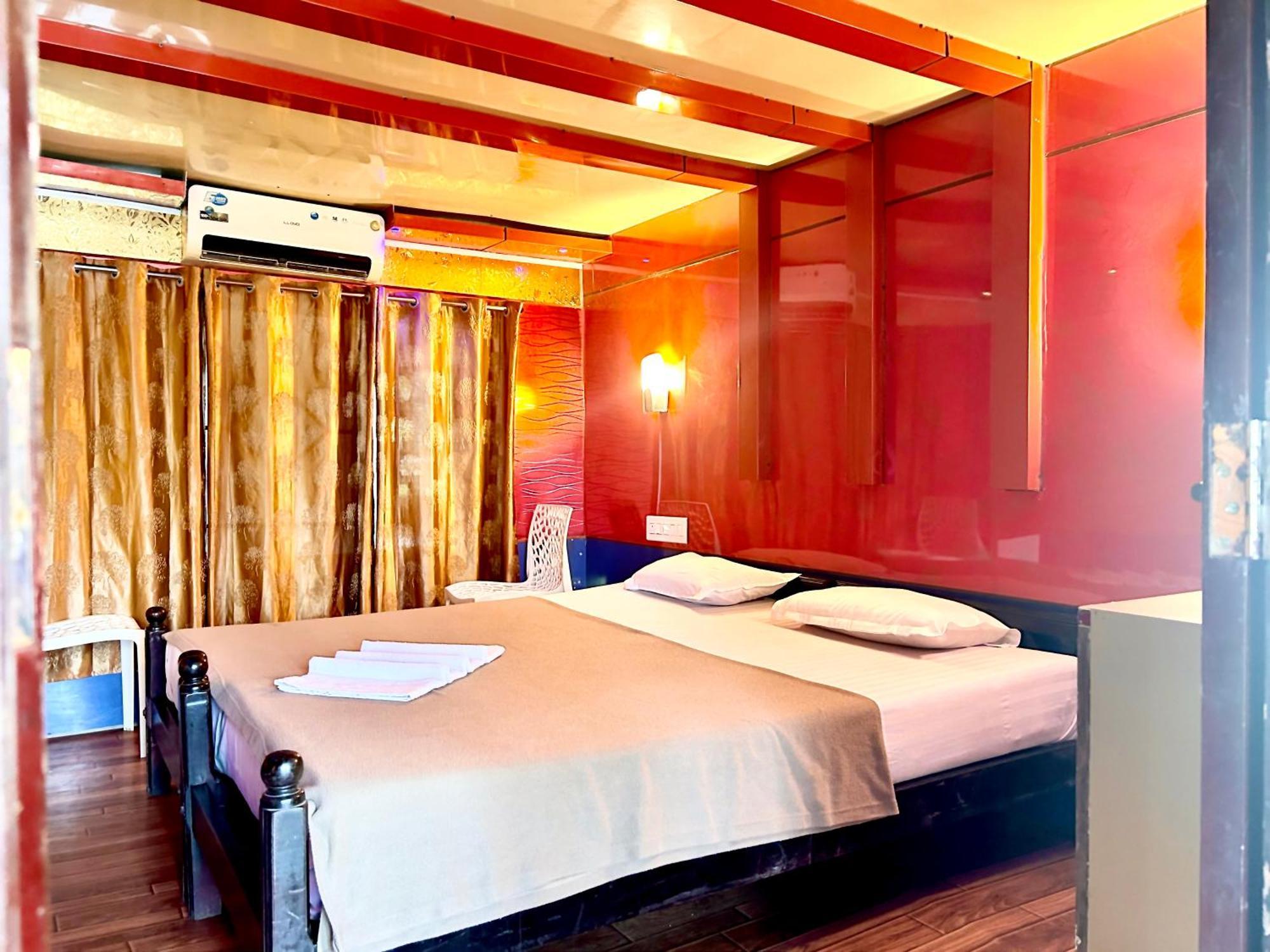 Harmony Houseboats Hotel Alappuzha Exterior foto