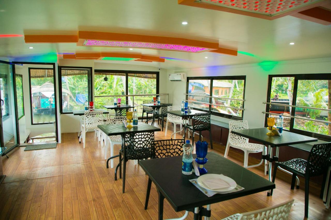 Harmony Houseboats Hotel Alappuzha Exterior foto
